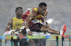 JJ. OO Rio 2016. 110 metros vallas; Orlando ORTEGA, corriendo bajo una fuerte lluvia.
