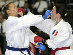 Cto. del Mundo (Monterrey) 2004.  Kumite Open; Zsuzsanna Klima (HUN) - Patricia Chereau (FRA).